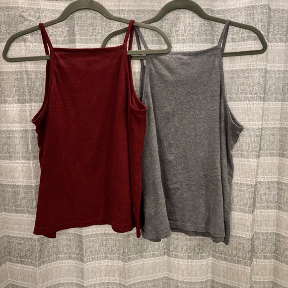Two Women’s Old Navy Tank Tops Size M / Medium, Grey & Red - Picture 6 of 6